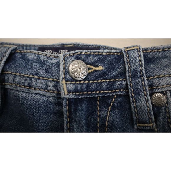 Miss Me Women Sz 28 Blue Embroidered Dreamcatcher Light Wash Mid-Rise Shorts - Picture 7 of 9